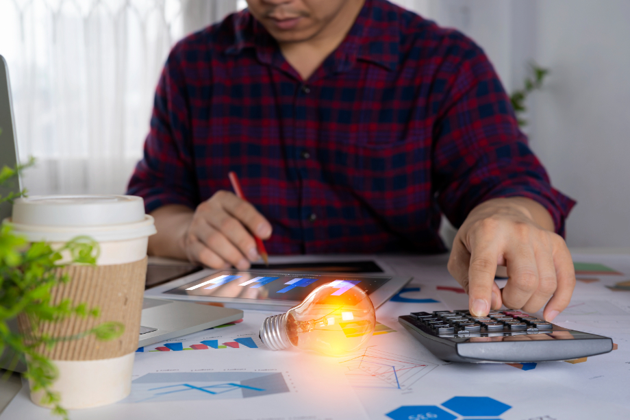 Why Comparing Rates for Business Electricity Saves You Thousands